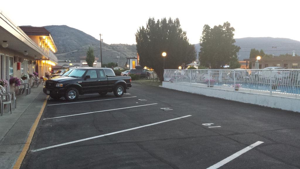 Swiss Sunset Inn Penticton Exterior foto